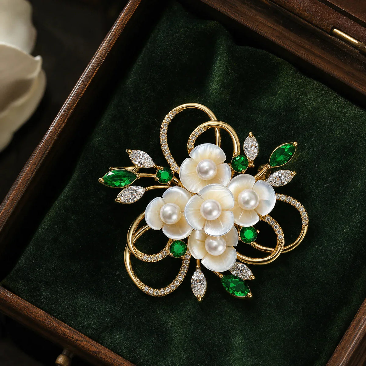 How to Choose a Brooch as a Gift