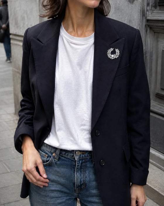 Pearl Brooches: How to Choose the Right Style, Material and Size