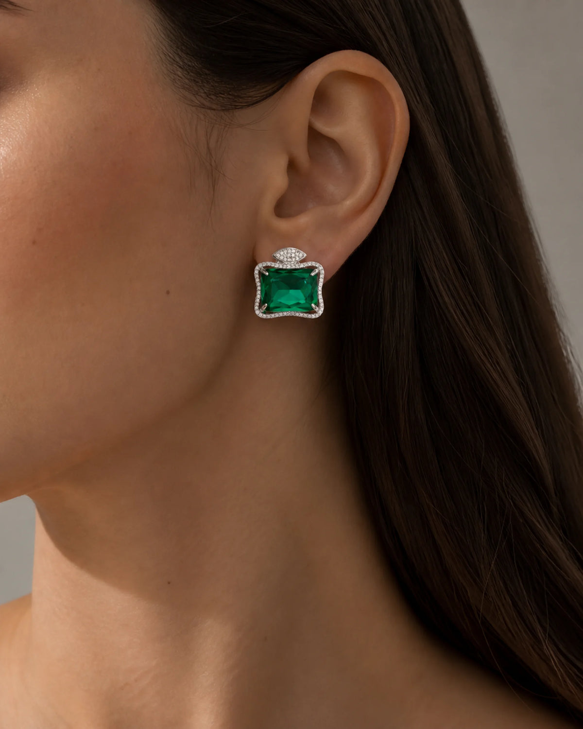 Close view of one Ruutu statement earring worn flat on the earlobe