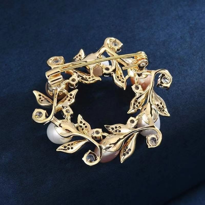 Olea Freshwater Pearl Wreath Brooch