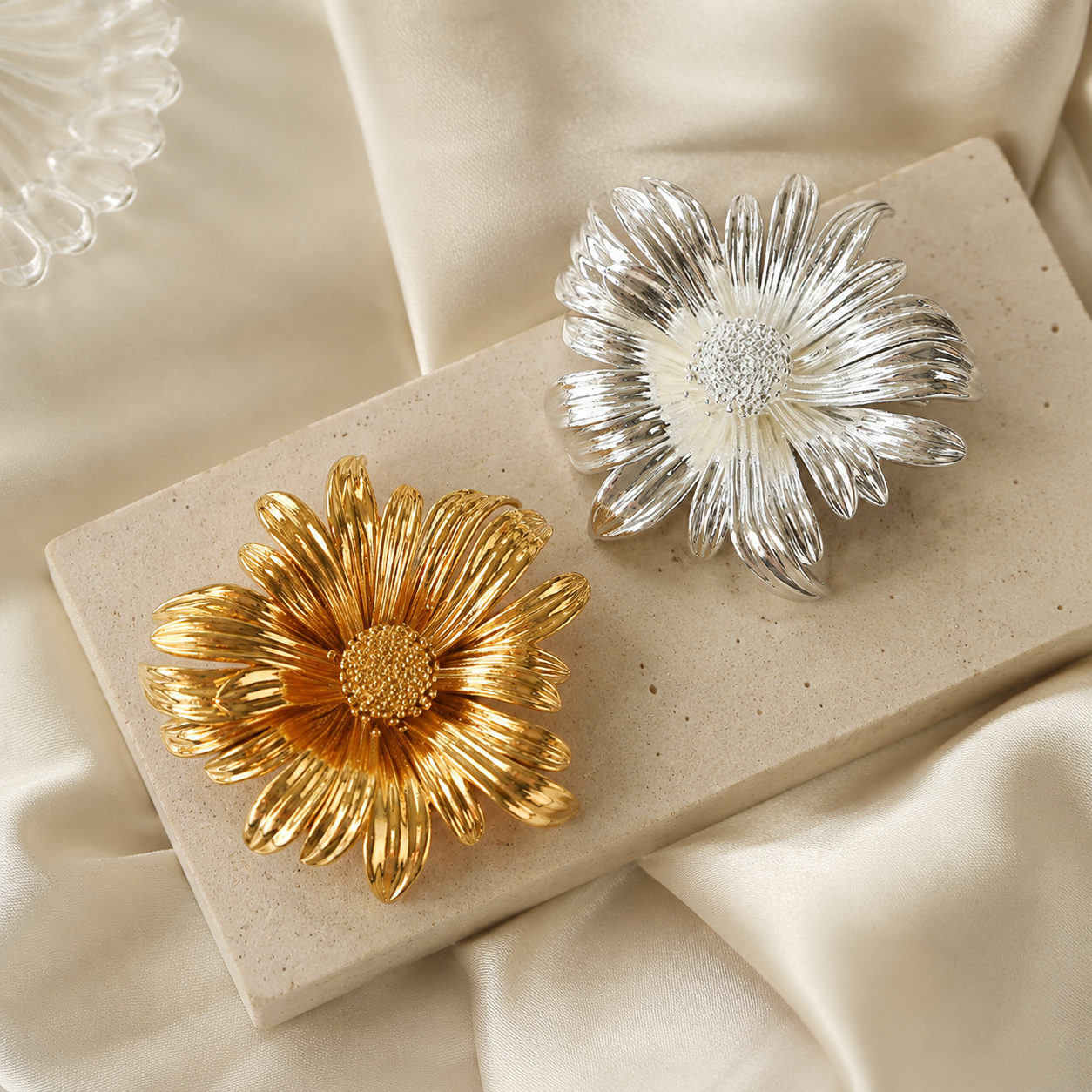 Aurinko Bloom Brooch
