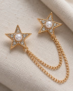 Kaksi Twin Star Lapel Chain Brooch in gold-tone finish; motif and chain detail