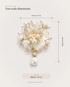 Linnea Pearl Shell Flower Brooch size guide showing approximately 4.5 by 6.0 centimetres and 16.7 grams