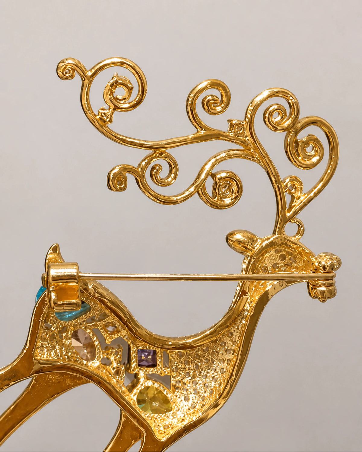 Rear detail of Niva's hinged pin and open scroll-antler construction.
