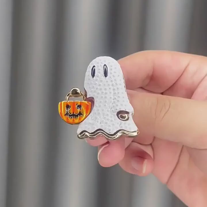 Usva Ghost Pumpkin Bucket Brooch — product film