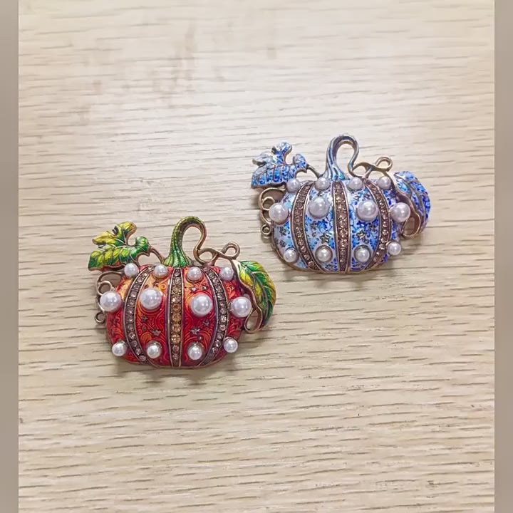 Nelli Pearl-Style Pumpkin Brooch — product film