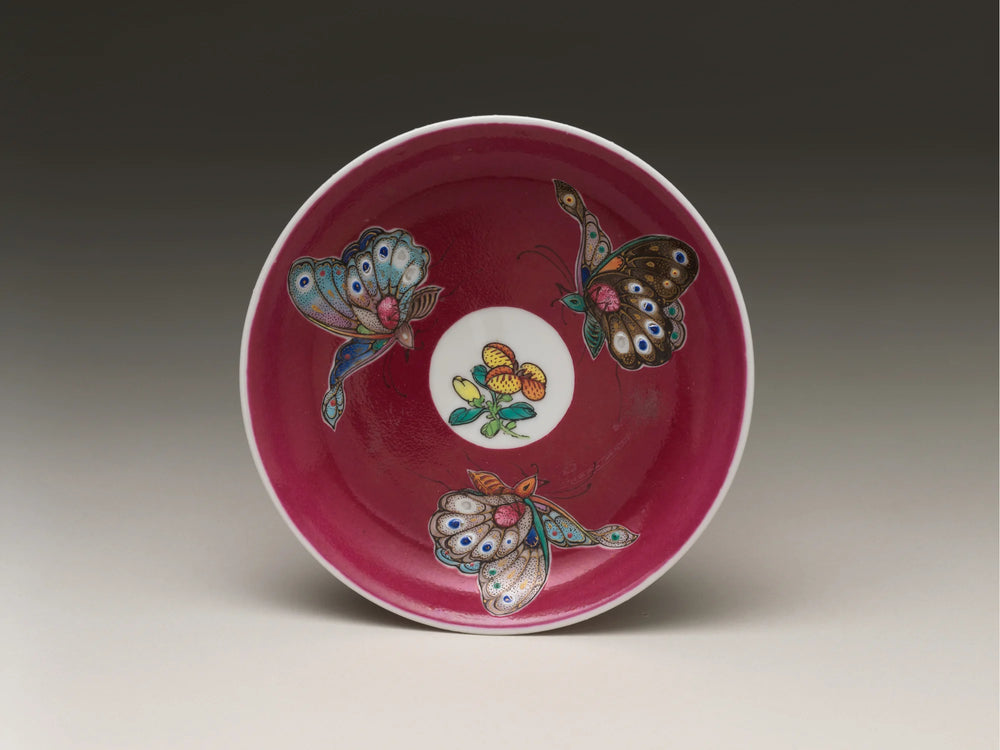 Wing rhythm in painted porcelain