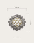Brooch dimensions: approximately 1.73 inches wide and high, with 4.4 cm metric equivalents.