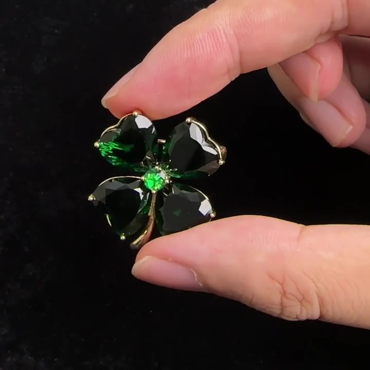 Emerald Lykke Clover Brooch product view